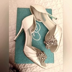 💢Sale💢 $69💢 Nwot Betsy Johnson Blue Heels